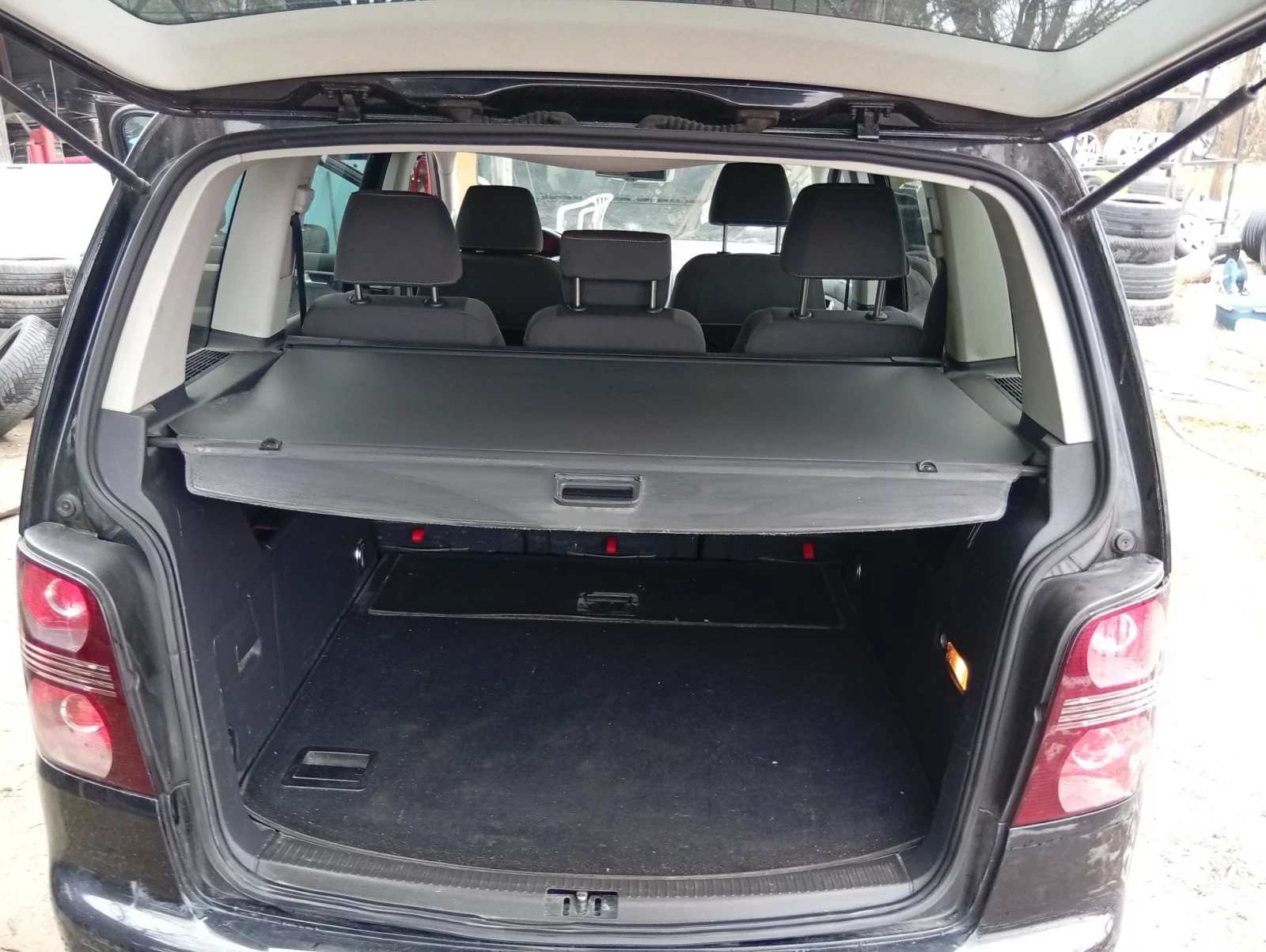 VW Touran TDI KlIMATRONIK , снимка 7 - Автомобили и джипове - 55839144