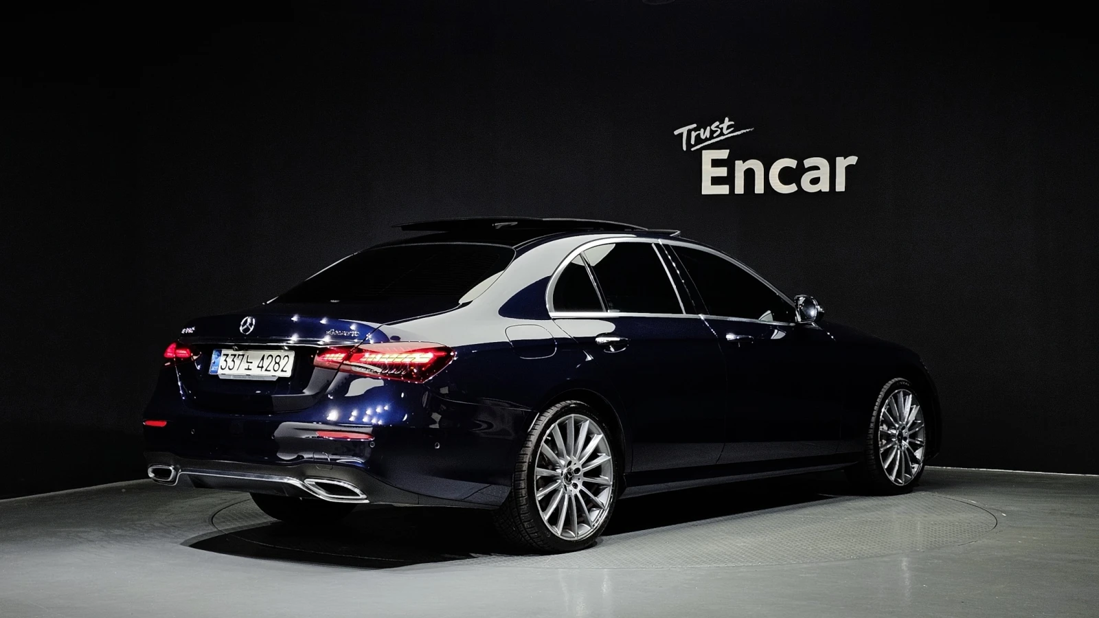 Mercedes-Benz E 350 4MATIC, AMG Line Edition, снимка 2 - Автомобили и джипове - 55987595
