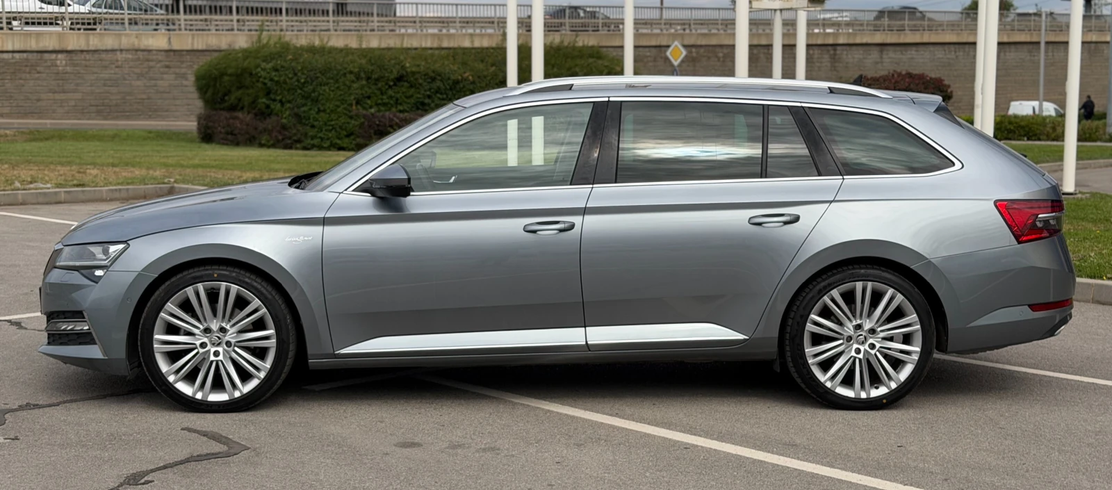 Skoda Superb 2.0-TDI L&K / Обдухванe/Дистроник/Памет/История, снимка 2 - Автомобили и джипове - 56088238