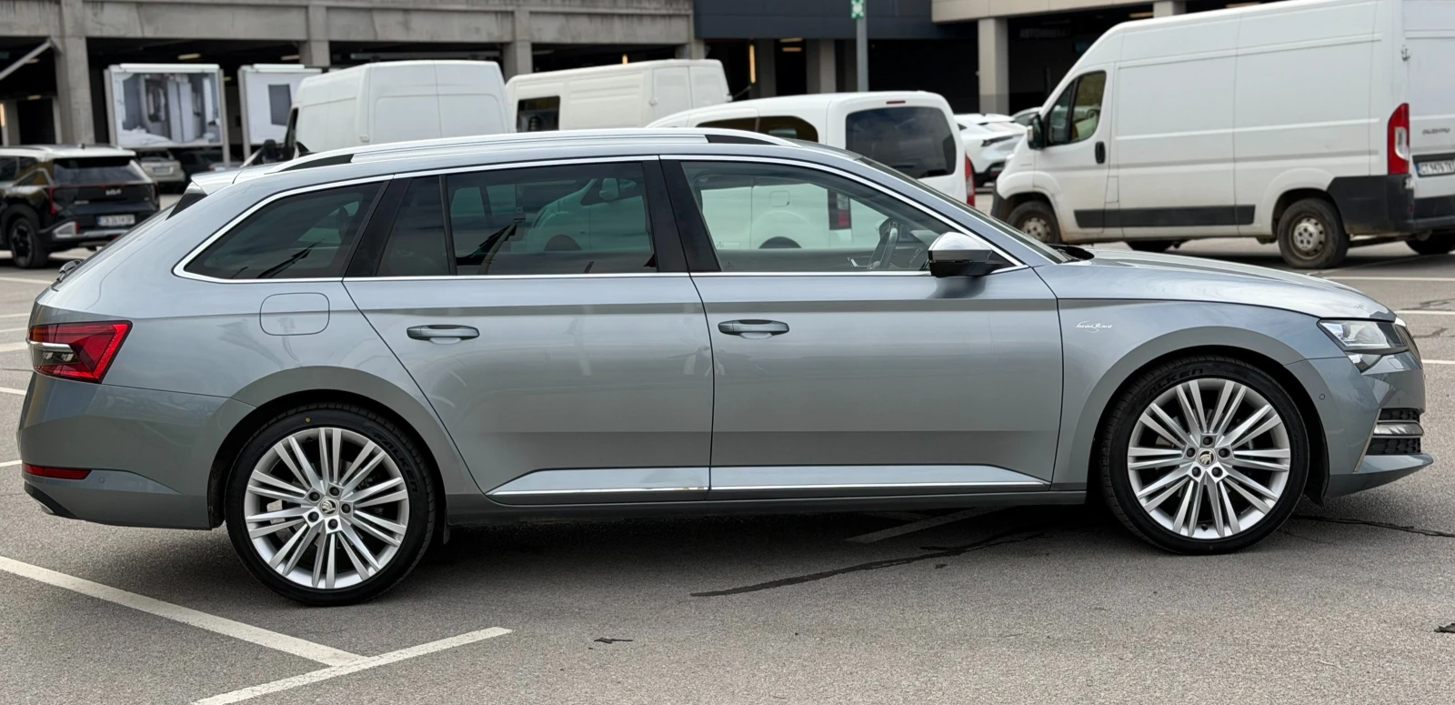 Skoda Superb 2.0-TDI L&K / Обдухванe/Дистроник/Памет/История, снимка 6 - Автомобили и джипове - 56088238
