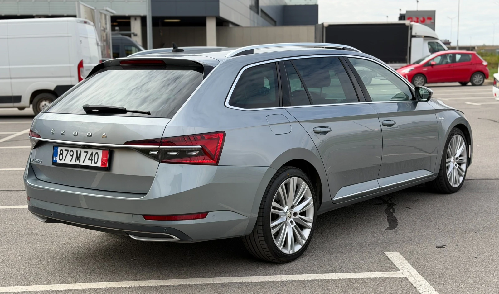 Skoda Superb 2.0-TDI L&K / Обдухванe/Дистроник/Памет/История, снимка 5 - Автомобили и джипове - 56088238