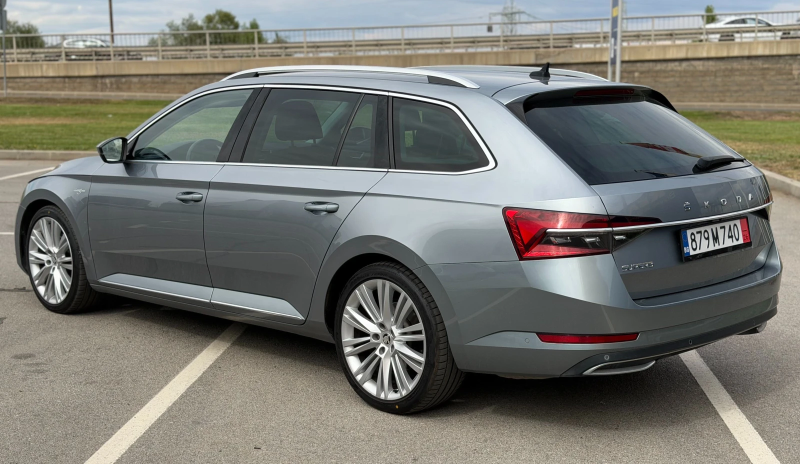 Skoda Superb 2.0-TDI L&K / Обдухванe/Дистроник/Памет/История, снимка 3 - Автомобили и джипове - 56088238