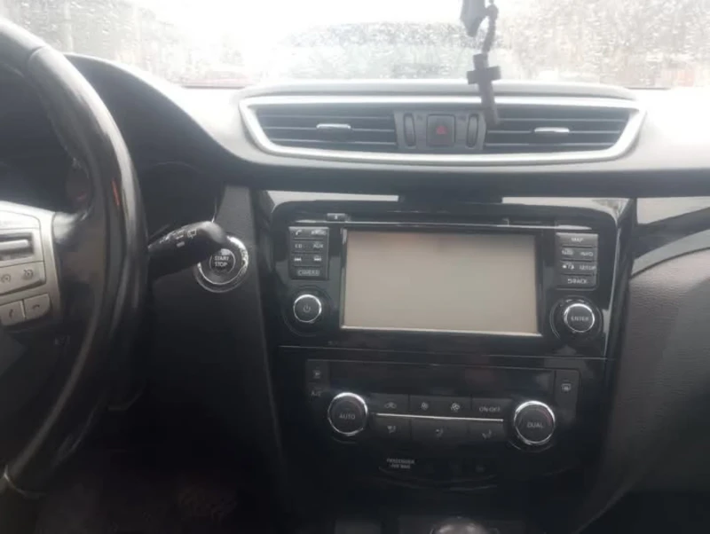 Nissan Qashqai, снимка 13 - Автомобили и джипове - 48547266