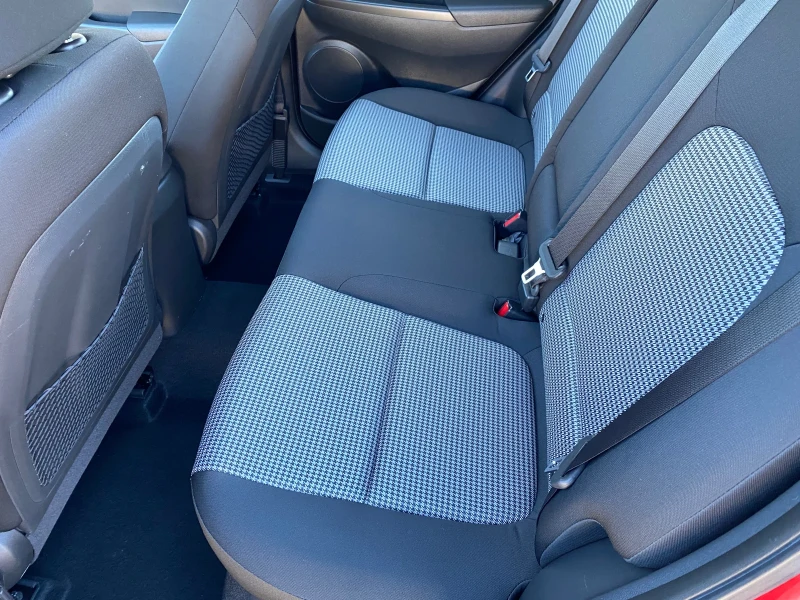 Hyundai Kona 2.0/ 150 к.с., 4х4, Автоматик, Клима, Подгряване, снимка 8 - Автомобили и джипове - 52324949