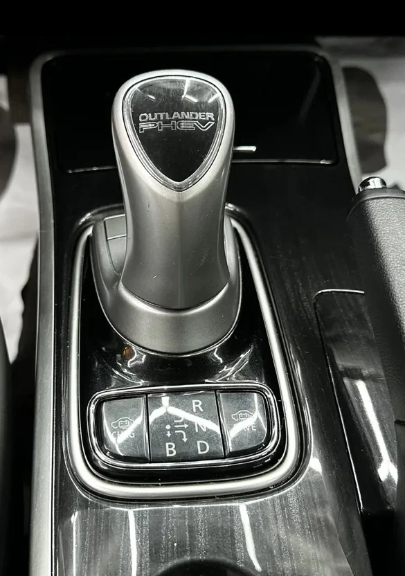Mitsubishi Outlander, снимка 4 - Автомобили и джипове - 56511832