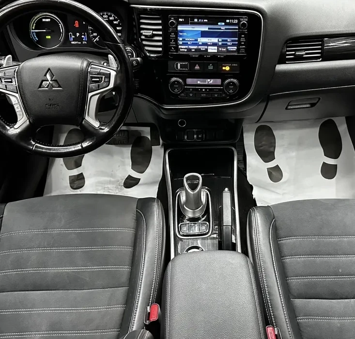 Mitsubishi Outlander, снимка 7 - Автомобили и джипове - 56511832