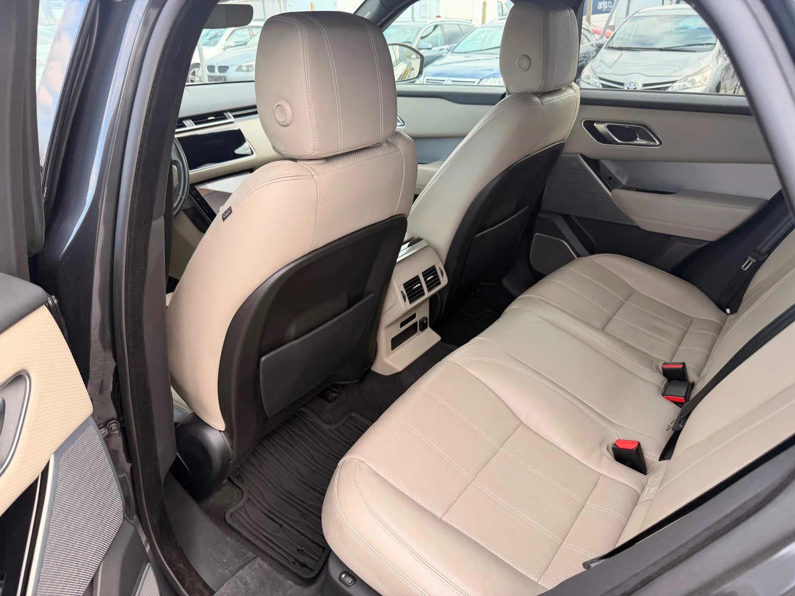 Land Rover Range Rover Velar R-DYNAMIC - изображение 8