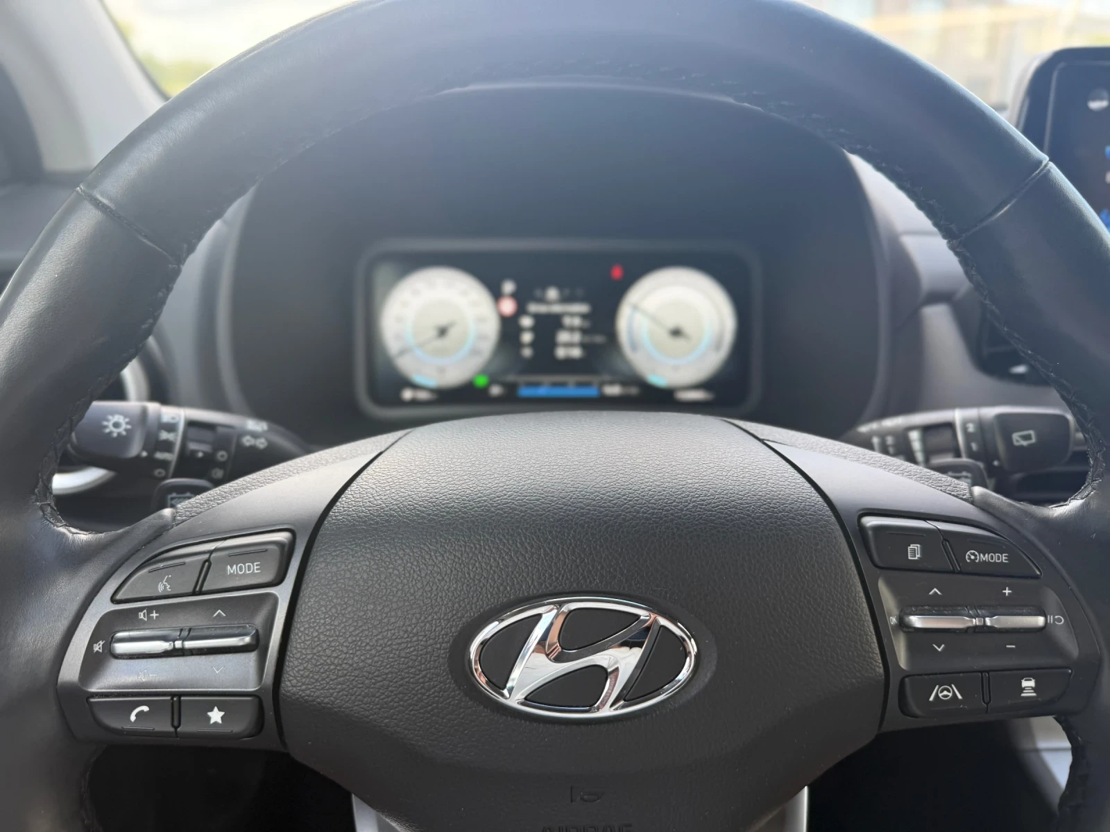 Hyundai Kona Гаранция+ 64kWh+ Термопомпа+ Подгрев+ Камера, снимка 13 - Автомобили и джипове - 55909629