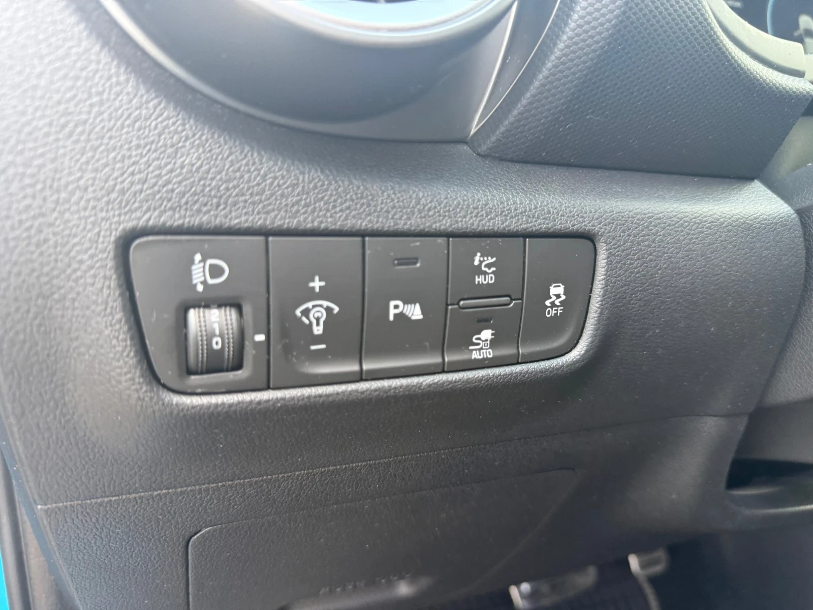 Hyundai Kona Гаранция+ 64kWh+ Термопомпа+ Подгрев+ Камера, снимка 11 - Автомобили и джипове - 55909629