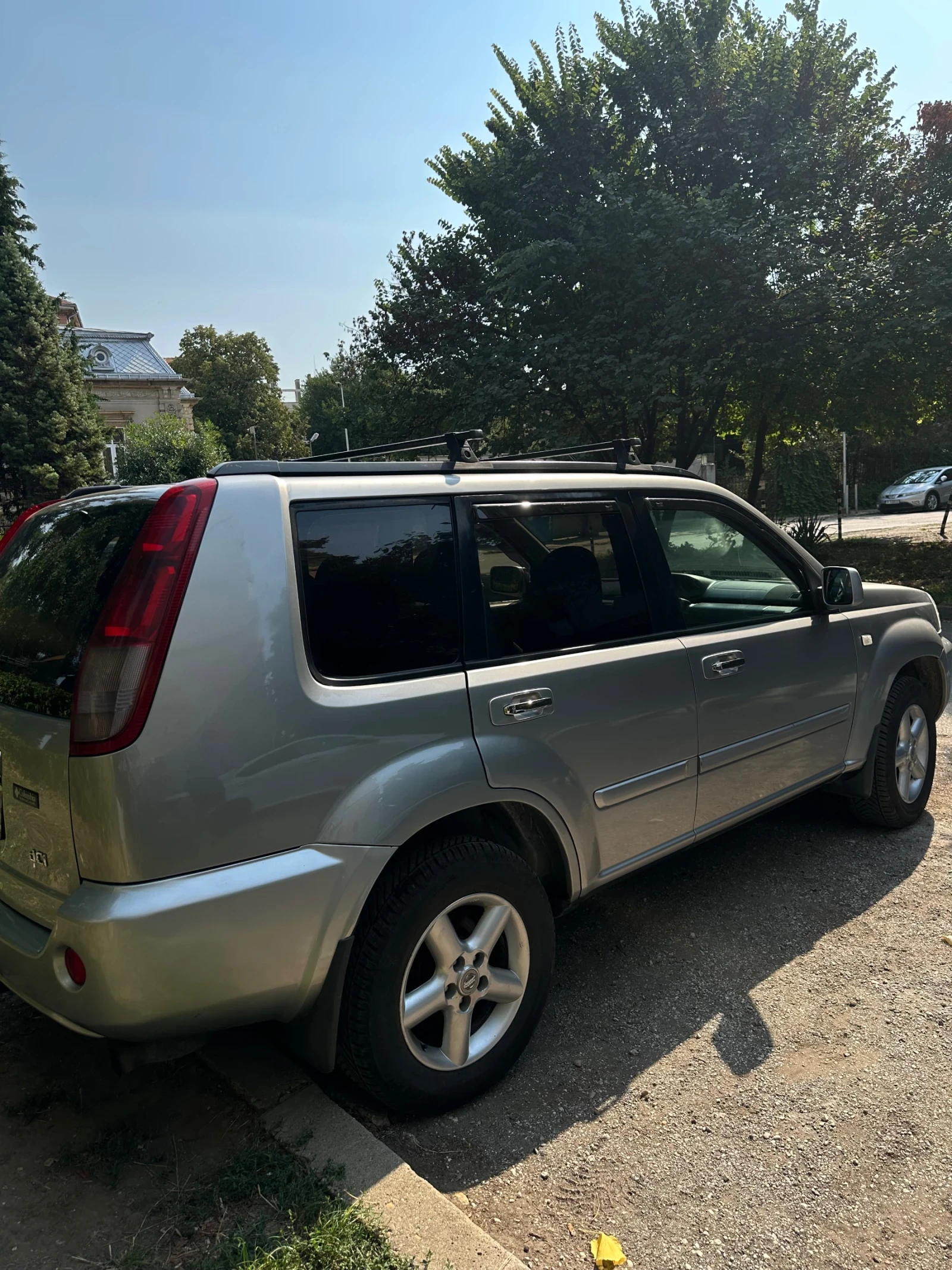 Nissan X-trail 2.2, снимка 10 - Автомобили и джипове - 56040116
