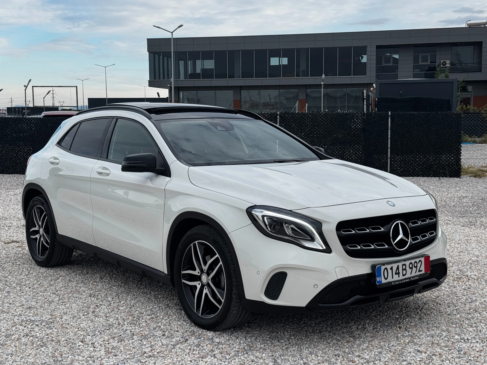Mercedes-Benz GLA 220 2.2CDI 177 FACELIFT LED PERFORMANCE PANORAMA, снимка 4 - Автомобили и джипове - 56234585