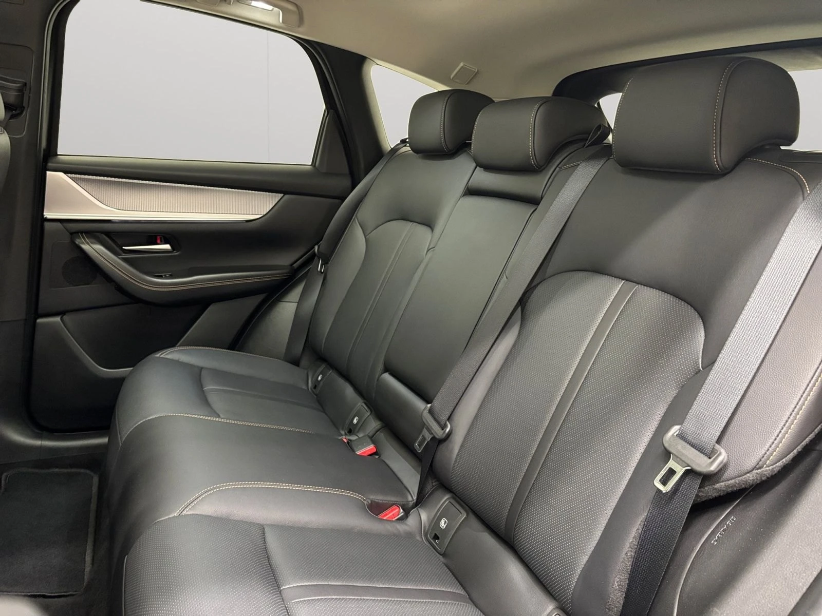 Mazda CX-60 i-ACTIV 2.5PHEV AWD LEATHER PANO LED NAVI, снимка 8 - Автомобили и джипове - 56305612