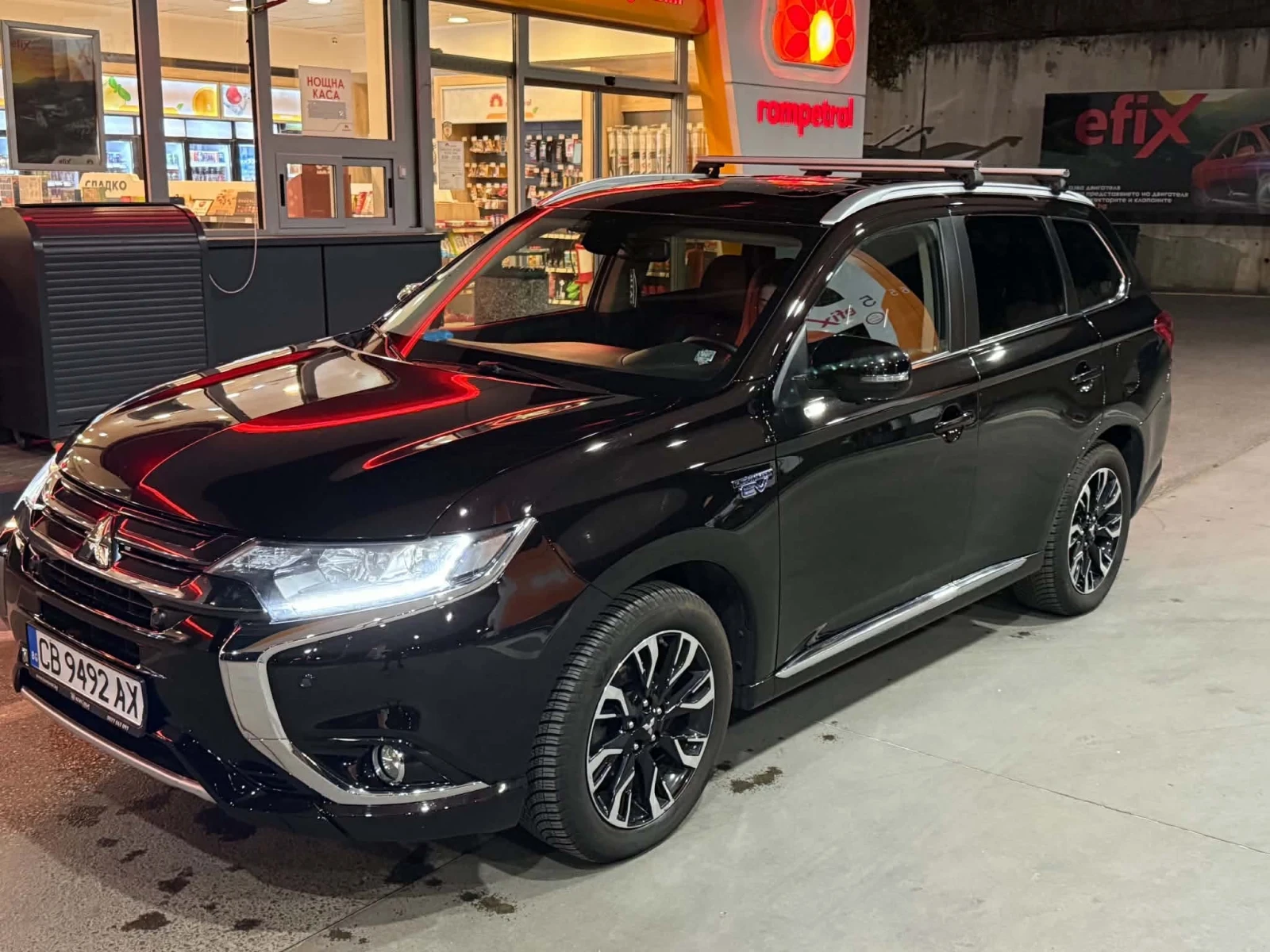 Mitsubishi Outlander, снимка 13 - Автомобили и джипове - 56511832