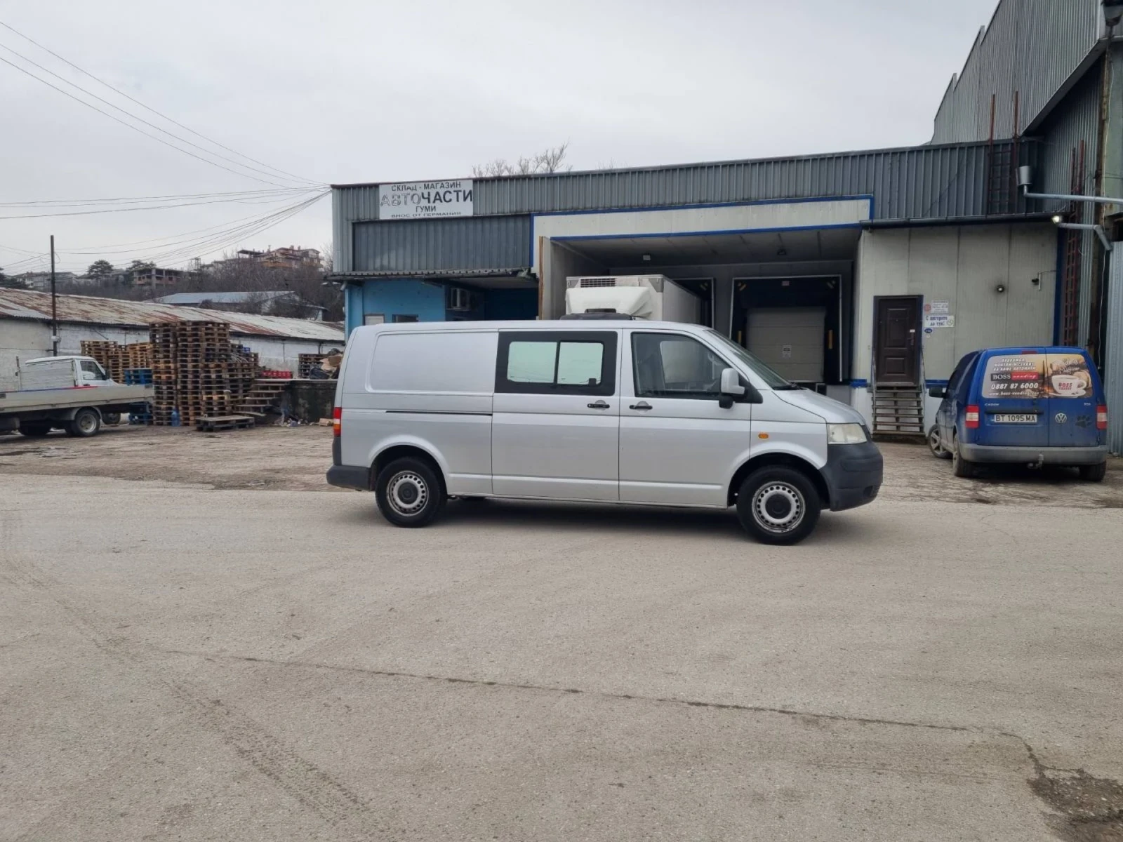 Кемпер VW Т5 Transporter, снимка 4 - Каравани и кемпери - 53850670