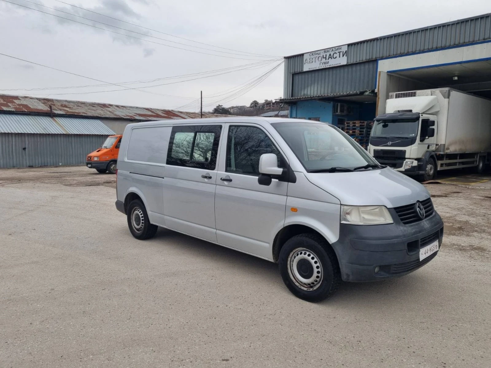 Кемпер VW Т5 Transporter, снимка 3 - Каравани и кемпери - 53850670