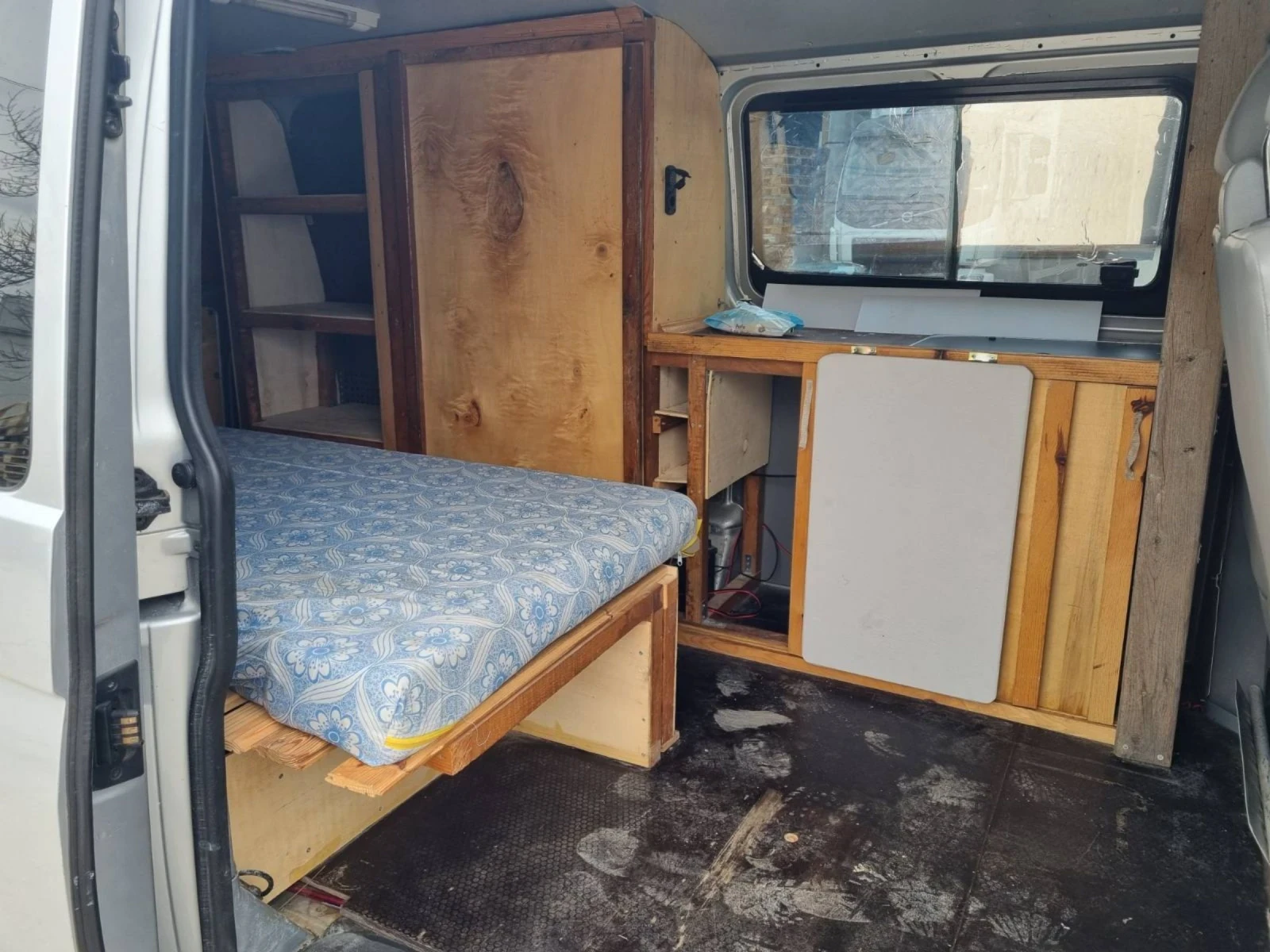 Кемпер VW Т5 Transporter, снимка 12 - Каравани и кемпери - 53850670