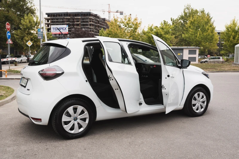 Renault Zoe, снимка 8 - Автомобили и джипове - 47414725