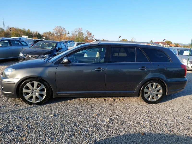 Toyota Avensis 2.2 D4D, снимка 8 - Автомобили и джипове - 47650145