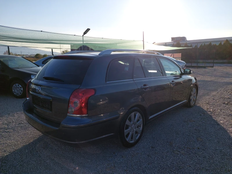 Toyota Avensis 2.2 D4D, снимка 5 - Автомобили и джипове - 47650145