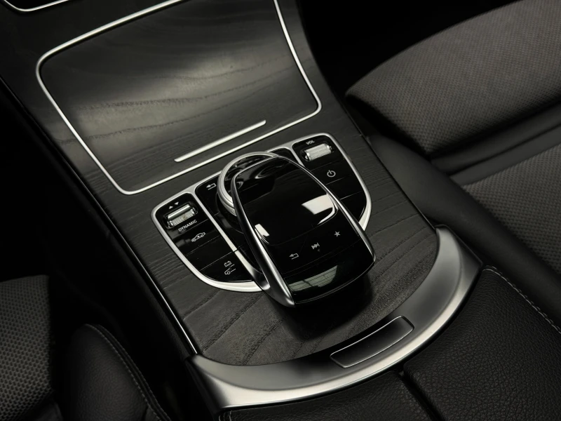 Mercedes-Benz C 350 e AMG Line Burm* Camera* Подгрев, снимка 11 - Автомобили и джипове - 49490689