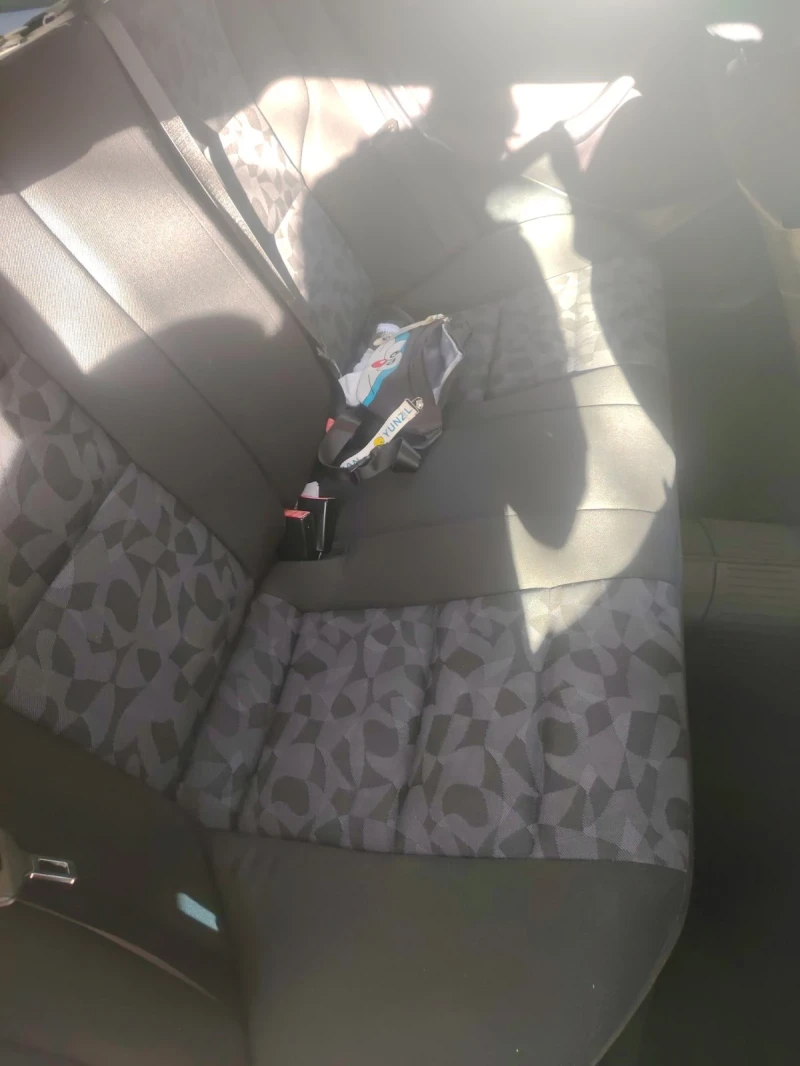 Mercedes-Benz C 180, снимка 9 - Автомобили и джипове - 52291076