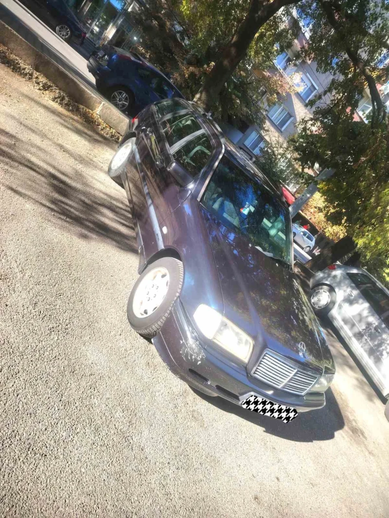Mercedes-Benz C 180, снимка 4 - Автомобили и джипове - 52291076