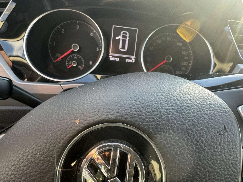 VW Touran, снимка 6 - Автомобили и джипове - 52614639