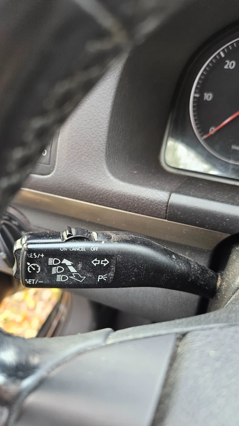 VW Touran, снимка 3 - Автомобили и джипове - 52467293