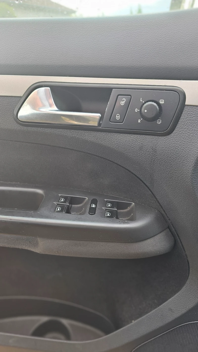 VW Touran, снимка 6 - Автомобили и джипове - 52467293