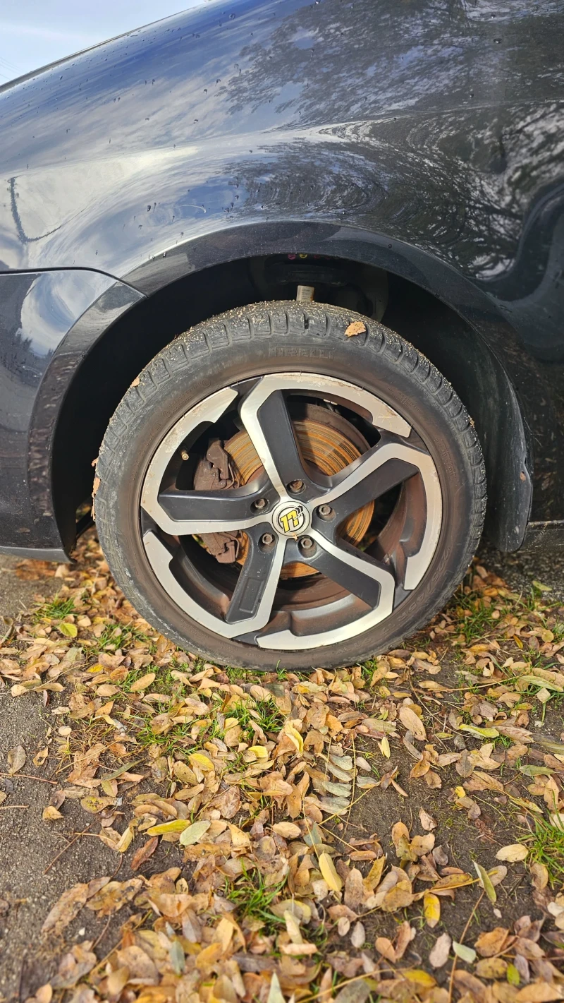 VW Touran, снимка 10 - Автомобили и джипове - 52467293