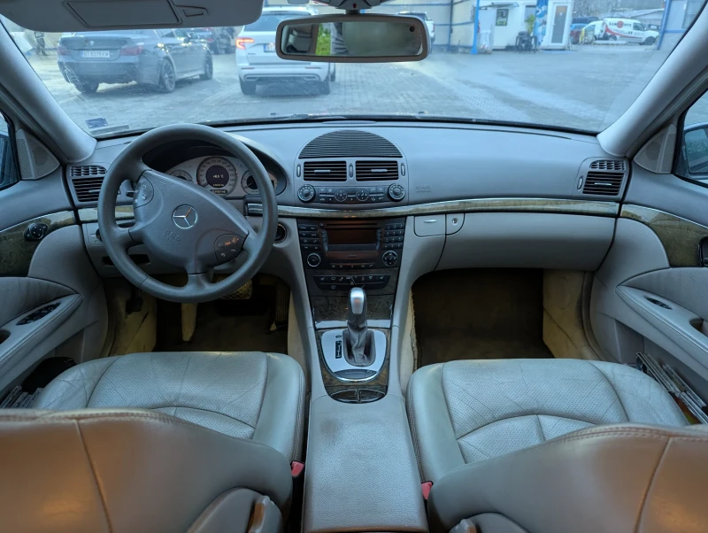 Mercedes-Benz E 220, снимка 5 - Автомобили и джипове - 52594661