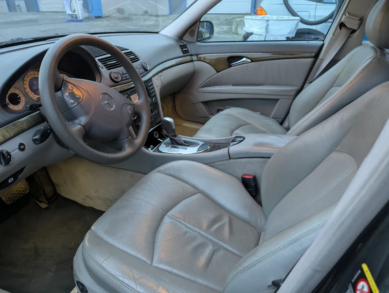 Mercedes-Benz E 220, снимка 6 - Автомобили и джипове - 52594661