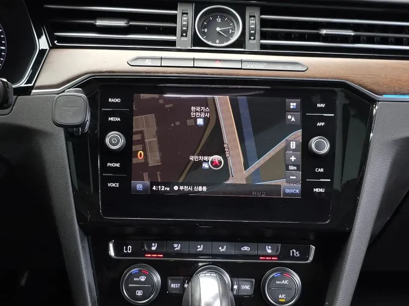 VW Passat 2.0 Tdi 4Motion Prestige - САМО 30% АВАНС, снимка 13 - Автомобили и джипове - 55737192