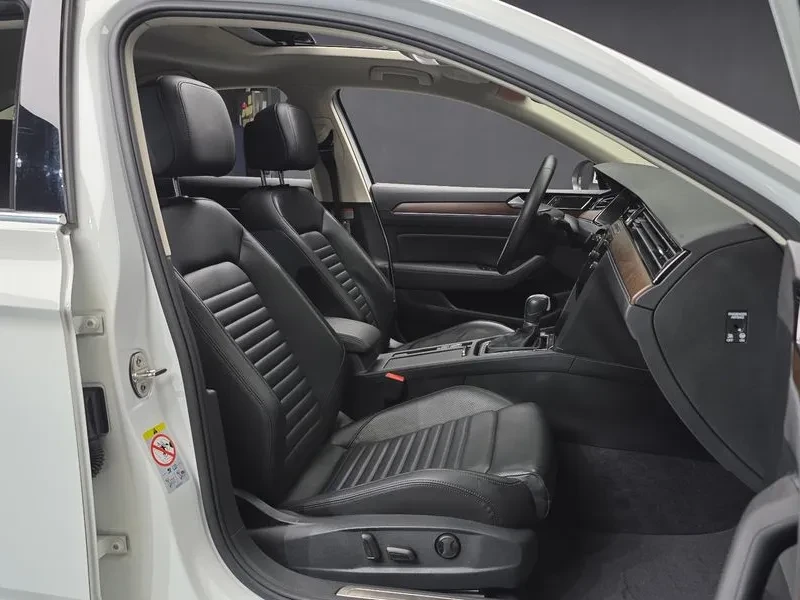 VW Passat 2.0 Tdi 4Motion Prestige - САМО 30% АВАНС, снимка 11 - Автомобили и джипове - 55737192