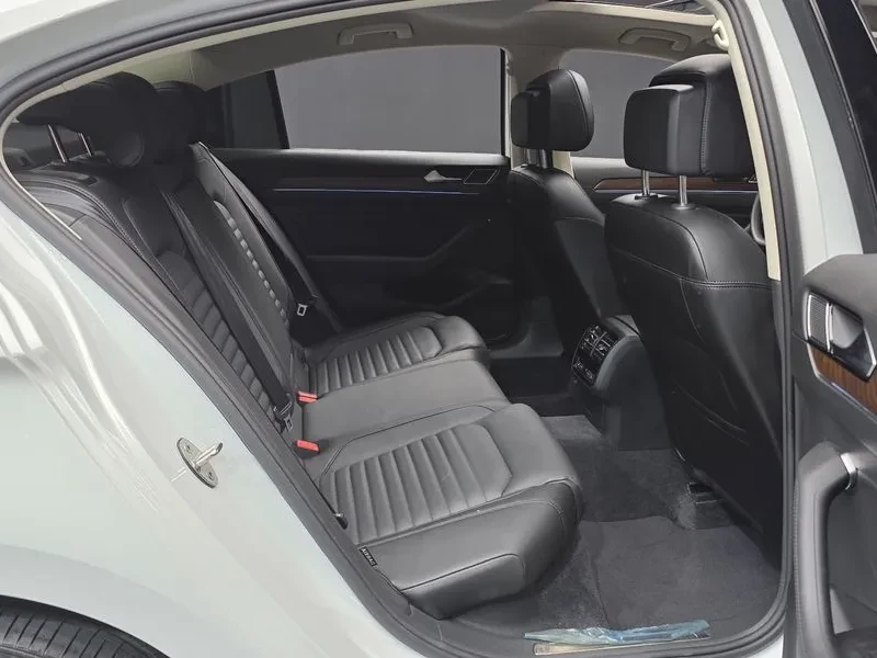 VW Passat 2.0 Tdi 4Motion Prestige - САМО 30% АВАНС, снимка 12 - Автомобили и джипове - 55737192