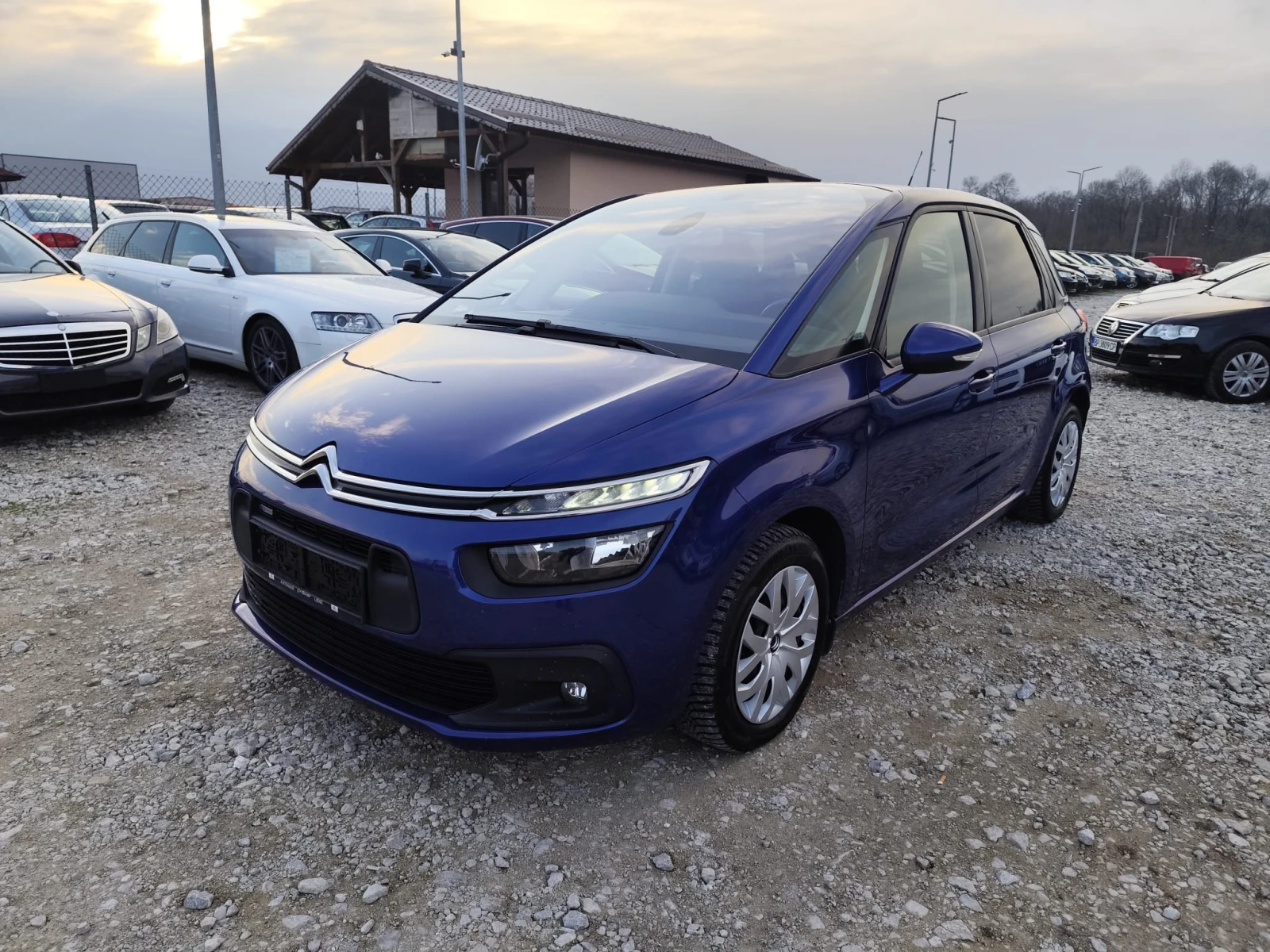 Citroen C4 Picasso 1.2 бензин 56 000 км., снимка 1