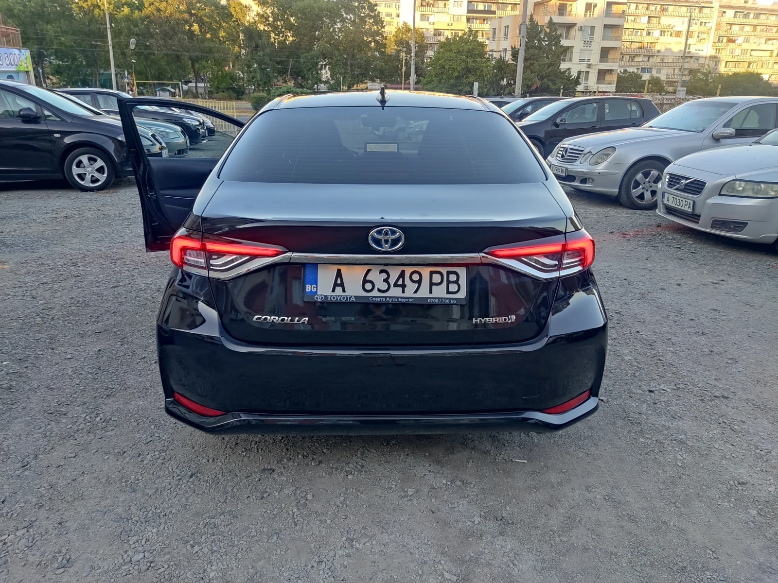 Toyota Corolla 1, 8 hibrid - изображение 2