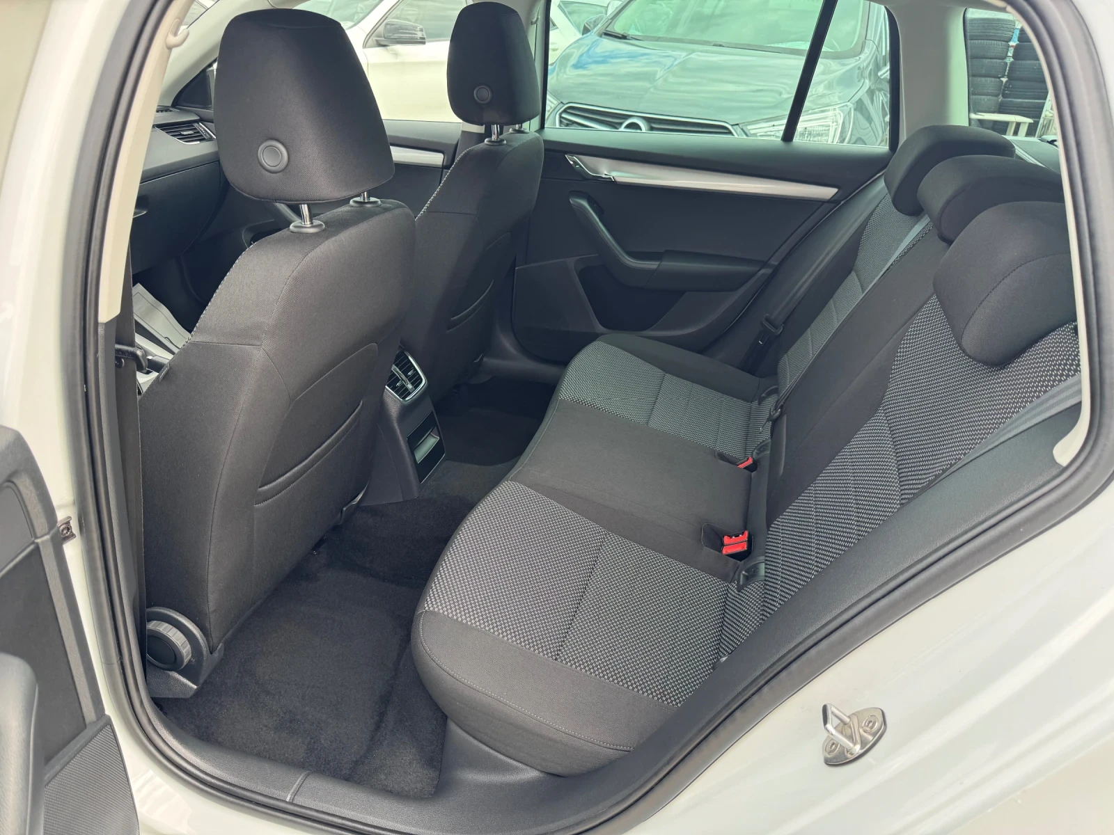 Skoda Octavia 2.0TDI DSG  | Mobile.bg � ����������� 14