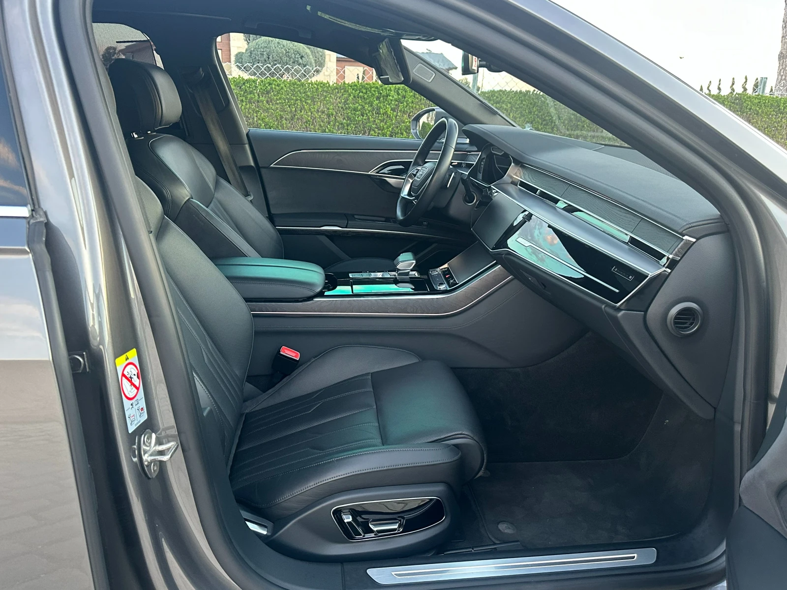 Audi A8 60 TFSIe* LONG* 3xTV* B&O* PANO* MASSAGE* CHAUFFEU, снимка 12 - Автомобили и джипове - 54197789