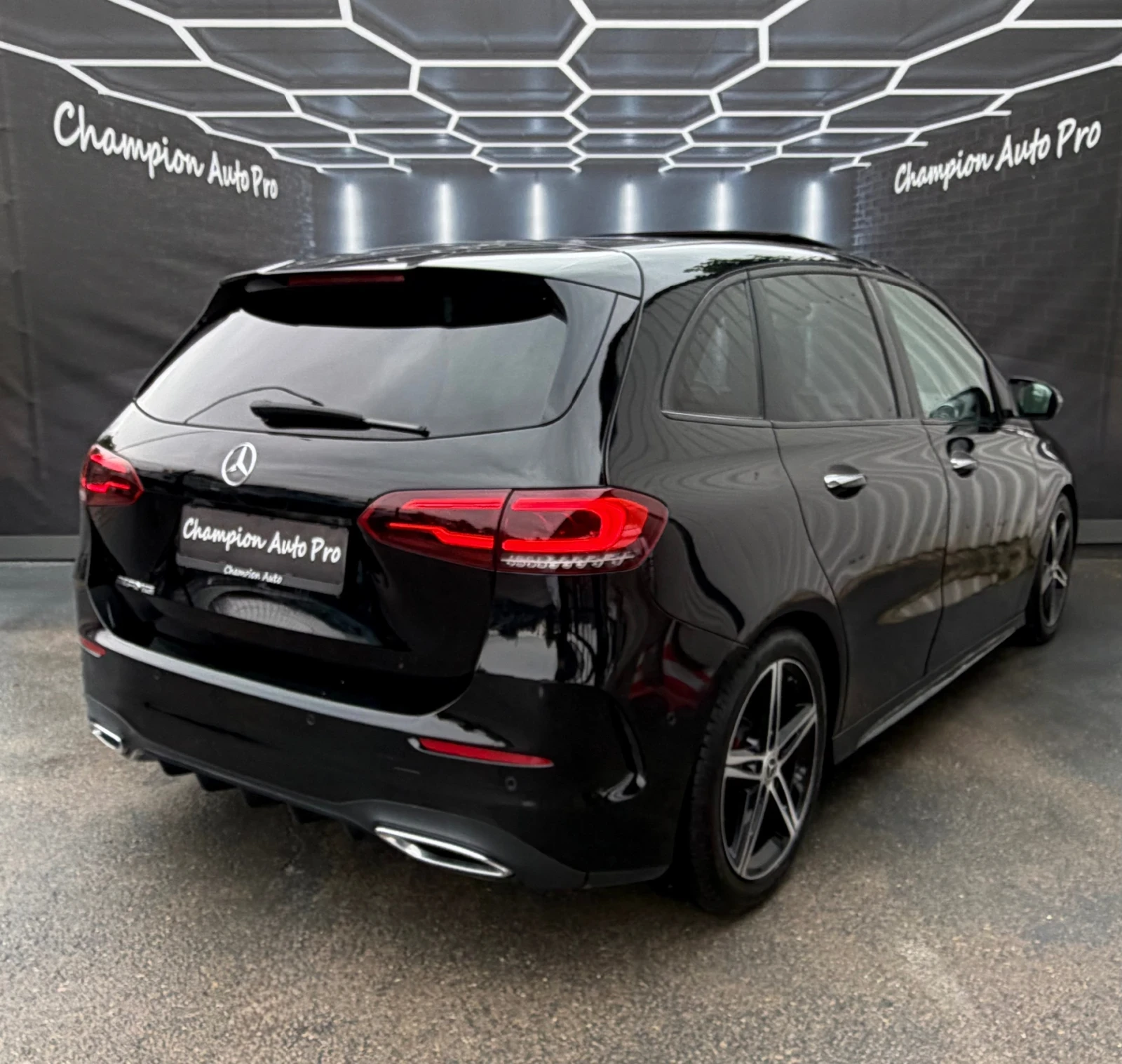 Mercedes-Benz B 200 AMG Line, снимка 6 - Автомобили и джипове - 55217284