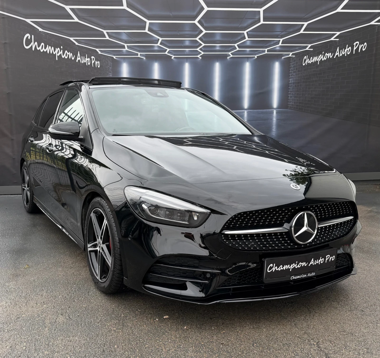 Mercedes-Benz B 200 AMG Line, снимка 3 - Автомобили и джипове - 55217284