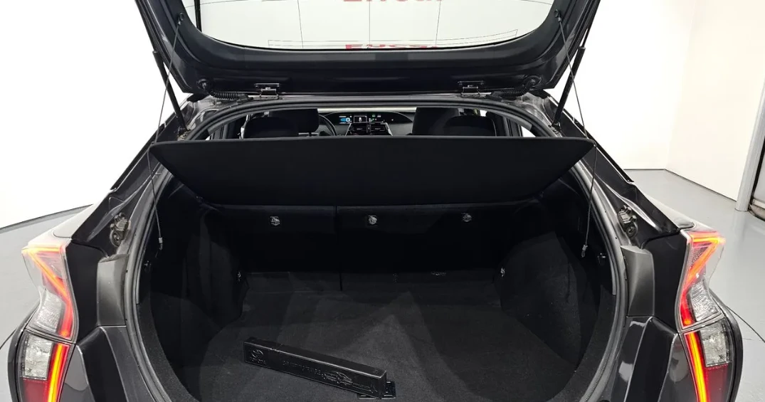 Toyota Prius 1.8 Хибрид, снимка 12 - Автомобили и джипове - 55299118