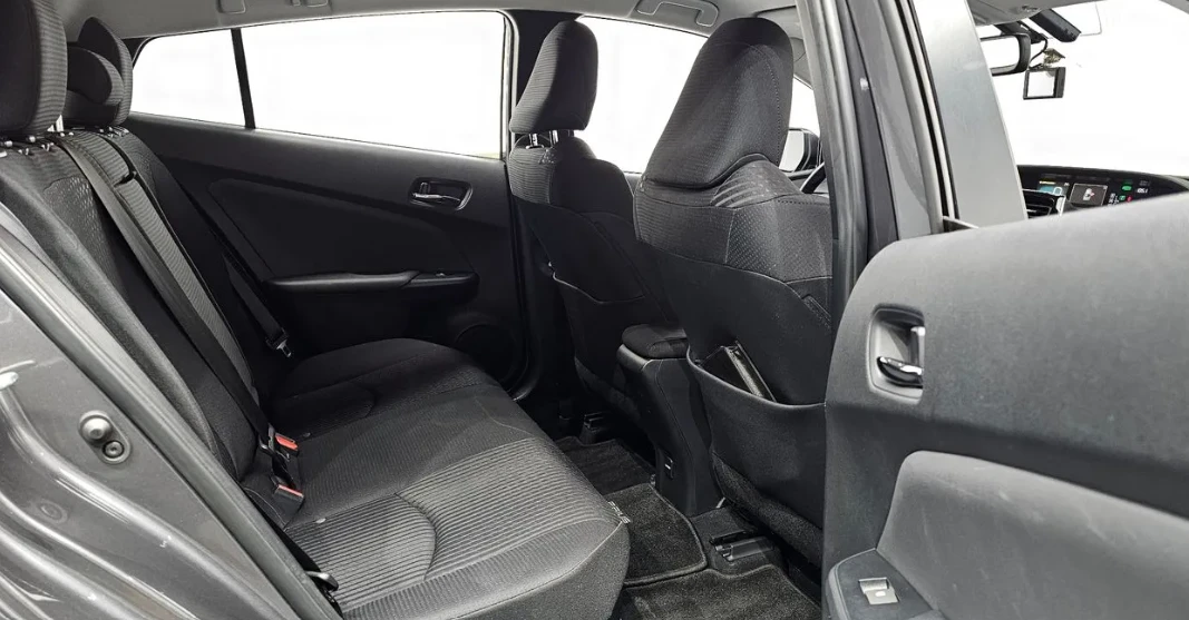 Toyota Prius 1.8 Хибрид, снимка 10 - Автомобили и джипове - 55299118
