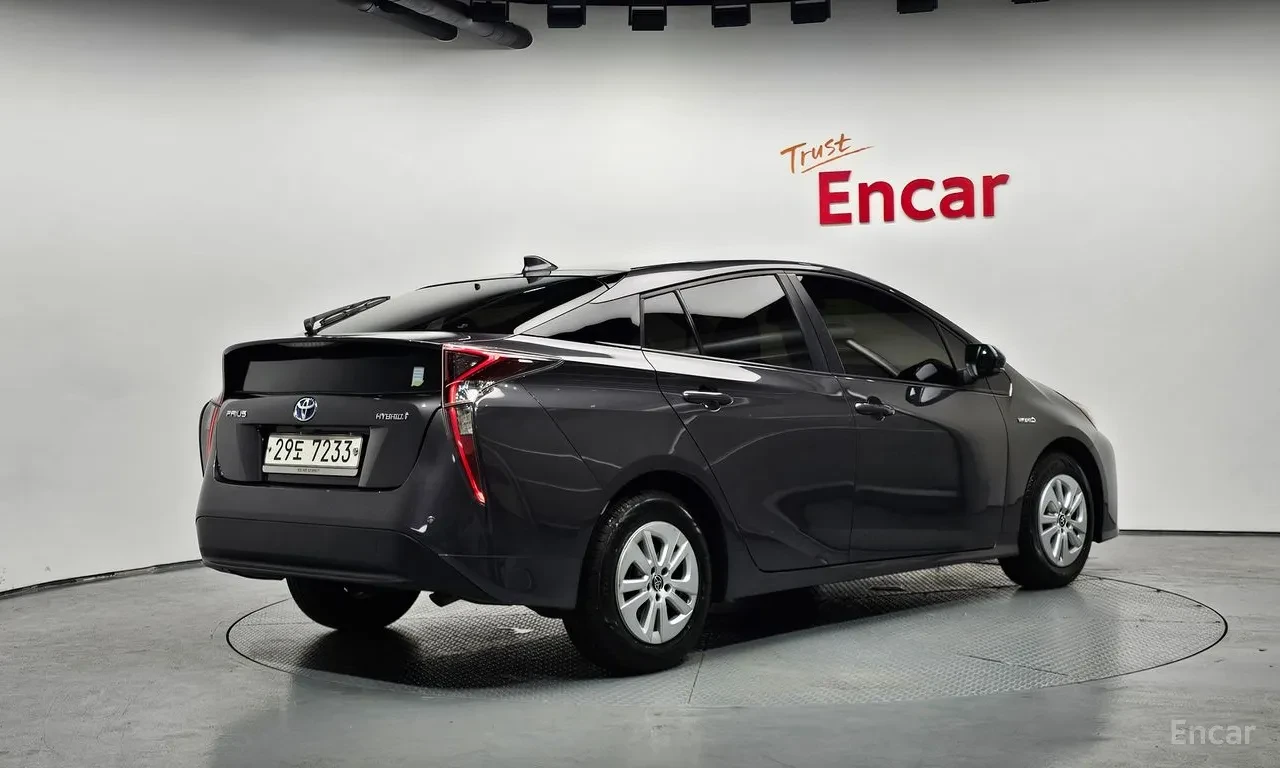 Toyota Prius 1.8 Хибрид, снимка 2 - Автомобили и джипове - 55299118