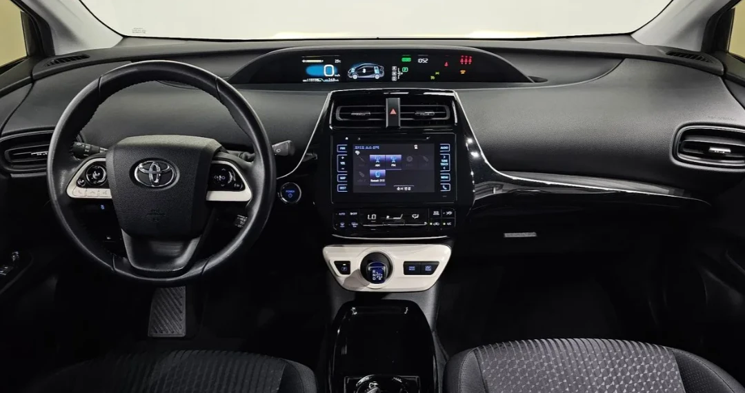Toyota Prius 1.8 Хибрид, снимка 3 - Автомобили и джипове - 55299118
