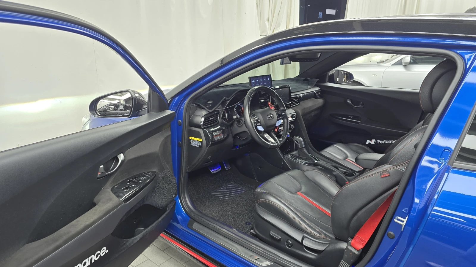 Hyundai Veloster  1.6T Core* ЛЮК* ПОДГРЕВ ВОЛАН* КРАЙНА ЦЕНА, снимка 10 - Автомобили и джипове - 55318948