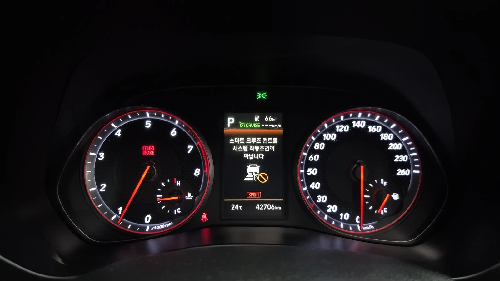 Hyundai Veloster  1.6 Turbo* ЛЮК* HUD* KEYLESS* ПОДГРЕВ ВОЛАН* КРАЙН, снимка 8 - Автомобили и джипове - 55318948