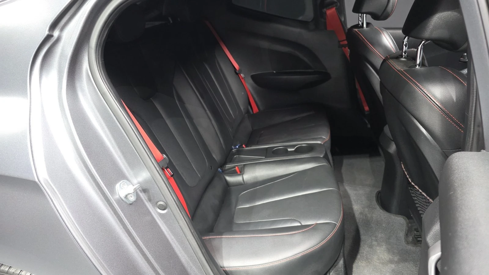 Hyundai Veloster  1.6 Turbo* ЛЮК* HUD* KEYLESS* ПОДГРЕВ ВОЛАН* КРАЙН, снимка 12 - Автомобили и джипове - 55318948