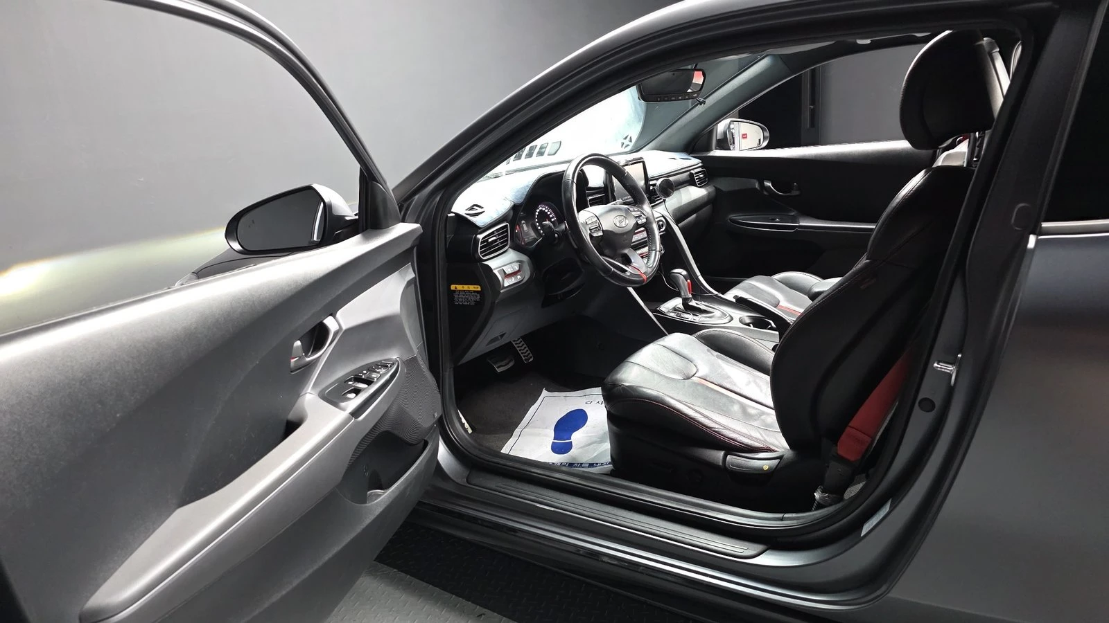 Hyundai Veloster  1.6 Turbo* ЛЮК* HUD* KEYLESS* ПОДГРЕВ ВОЛАН* КРАЙН, снимка 10 - Автомобили и джипове - 55318948