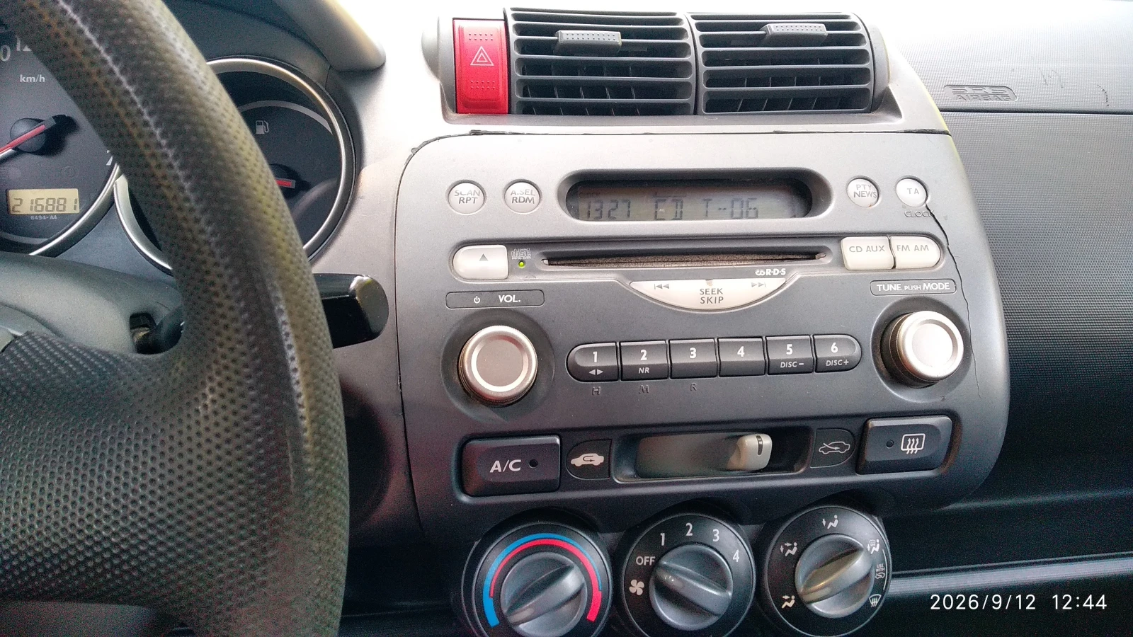 Honda Jazz 1.2 i, снимка 15 - Автомобили и джипове - 56040362